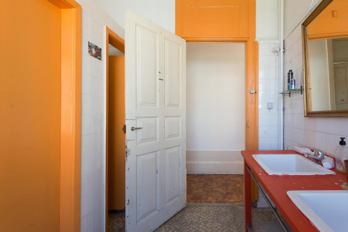 Homely single bedroom set in a residence, not far from Escola Superior Artística do Porto - Gallery - 20