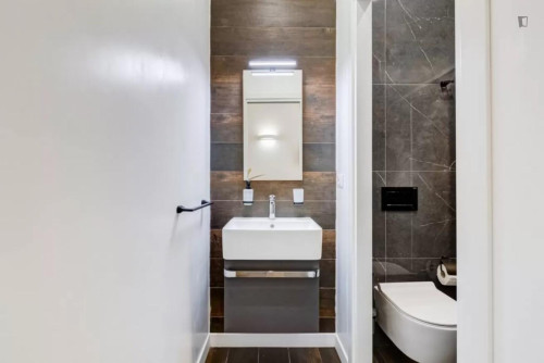 Delightful 2-bedroom flat in charming residential area close to Roma Termini train station