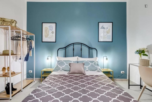 Spacious 3-bedroom flat next to the Ottaviano metro station