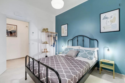 Spacious 3-bedroom flat next to the Ottaviano metro station