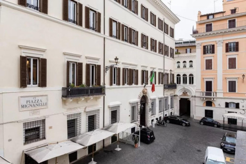 Elegant 2-bedroom flat next to the famous Piazza di Spagna