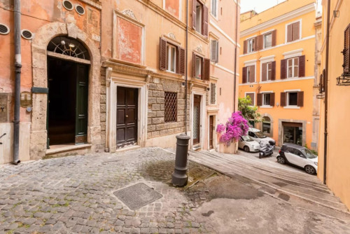 Elegant 2-bedroom flat in the vicinity of the Colosseo
