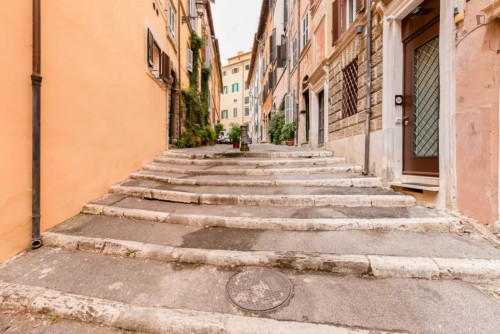 Elegant 2-bedroom flat in the vicinity of the Colosseo