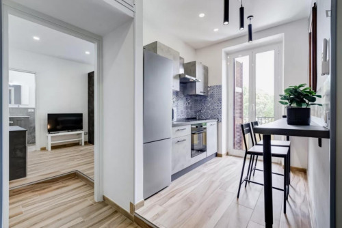 Charming 1-bedroom flat with balcony close to Villa Lazzaroni