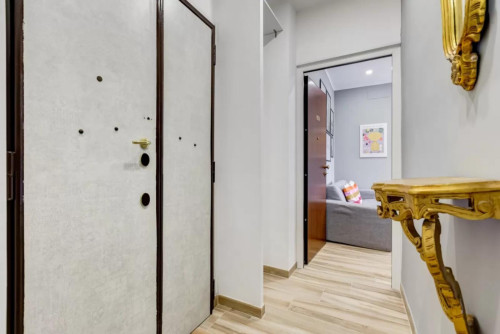 Charming 1-bedroom flat with balcony close to Villa Lazzaroni