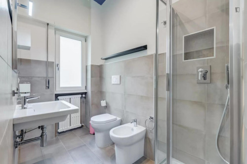 Bright and colourful 3-bedroom flat close to the Roma Ostiense station