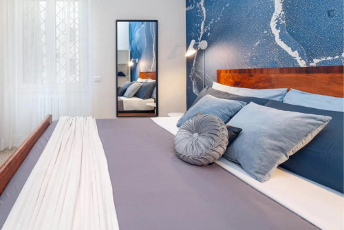 Modern 2-bedroom flat near the famous Piazza Mazzini