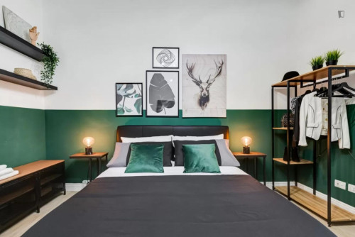 Stylish 2-bedroom flat with charming garden in the Historical Centre