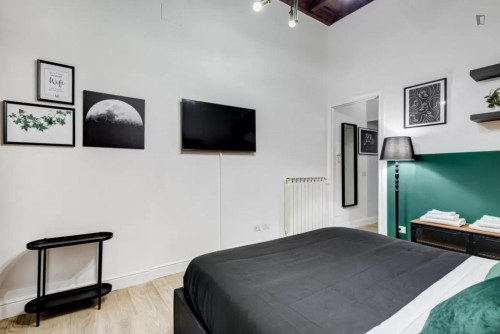 Stylish 2-bedroom flat with charming garden in the Historical Centre