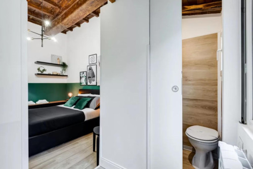 Stylish 2-bedroom flat with charming garden in the Historical Centre