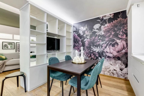 Stylish 2-bedroom flat with charming garden in the Historical Centre