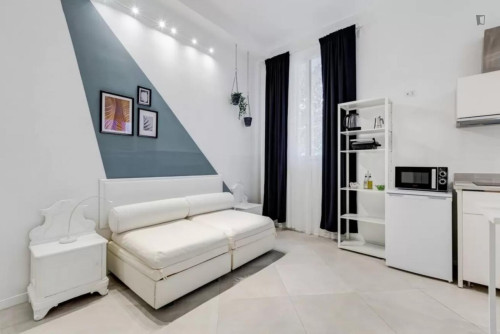 Cosy 1-bedroom flat for 4 people close to the Cavour metro station