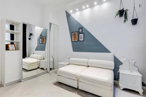 Cosy 1-bedroom flat for 4 people close to the Cavour metro station