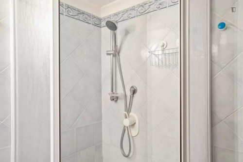 Spacious 2-bedroom flat near the Manzoni metro station