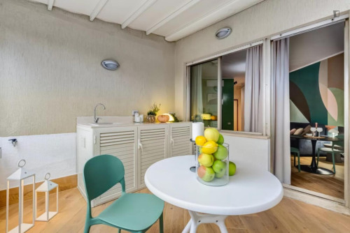 Nice studio with amazing balcony in the Tomba di Nerone district