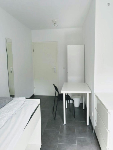 Pleasant single bedroom near Markgrafenstraße station