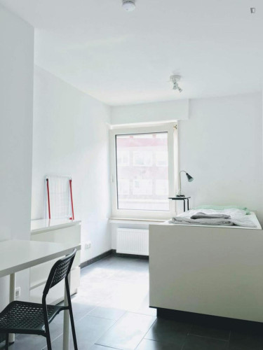 Pleasant single bedroom near Markgrafenstraße station