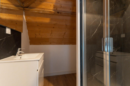 Very cool double ensuite bedroom near Parc de la Gaudinière - Gallery - 5