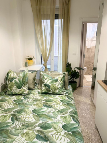 Homely double ensuite bedroom with kitchenette, in Solari-Tortona
