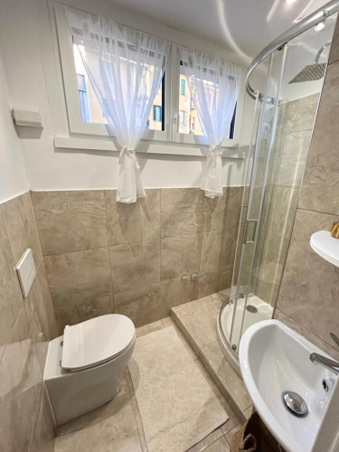 Homely double ensuite bedroom with kitchenette, in Solari-Tortona  - Gallery -  5