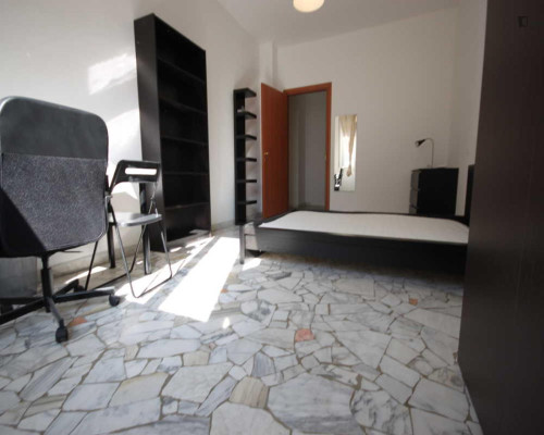 Welcoming double bedroom in Ponte Seveso