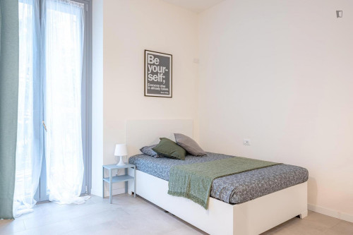 Nice single ensuite bedroom in Precotto