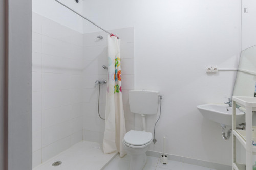 Great double bedroom in Bonfim - Gallery - 5