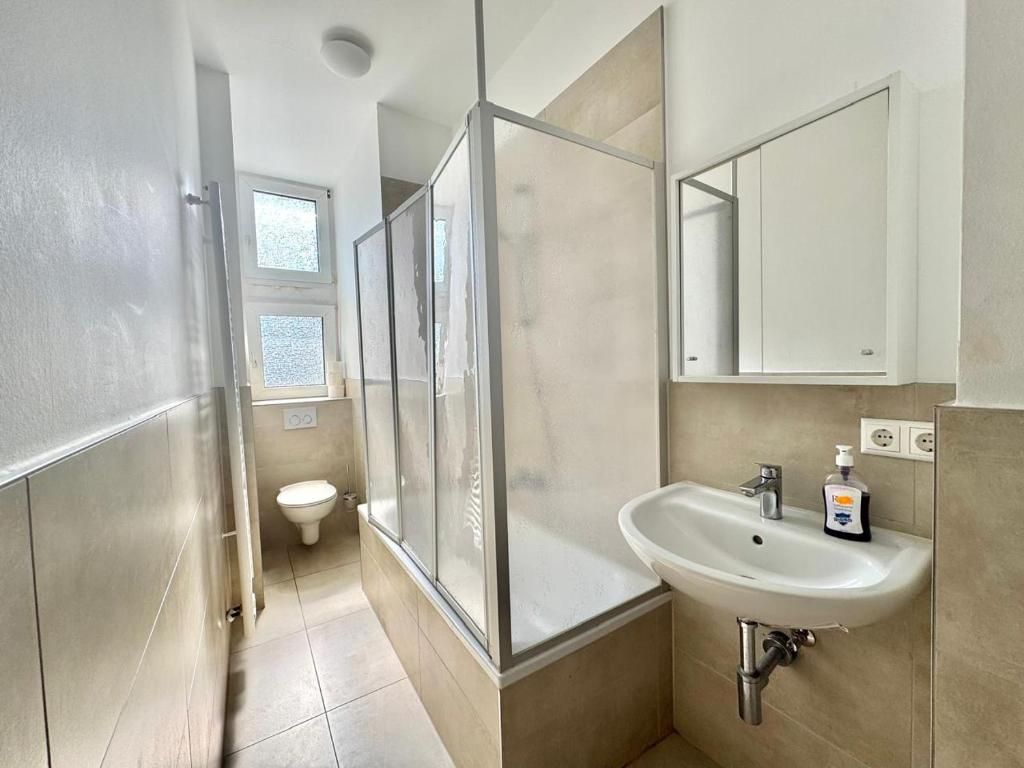  Single Room  -  Modern Room in newly shared apartment  - Gallery -  4