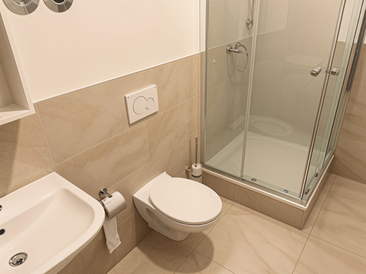  Single Room  -  Modern Room in newly shared apartment  - Gallery -  3