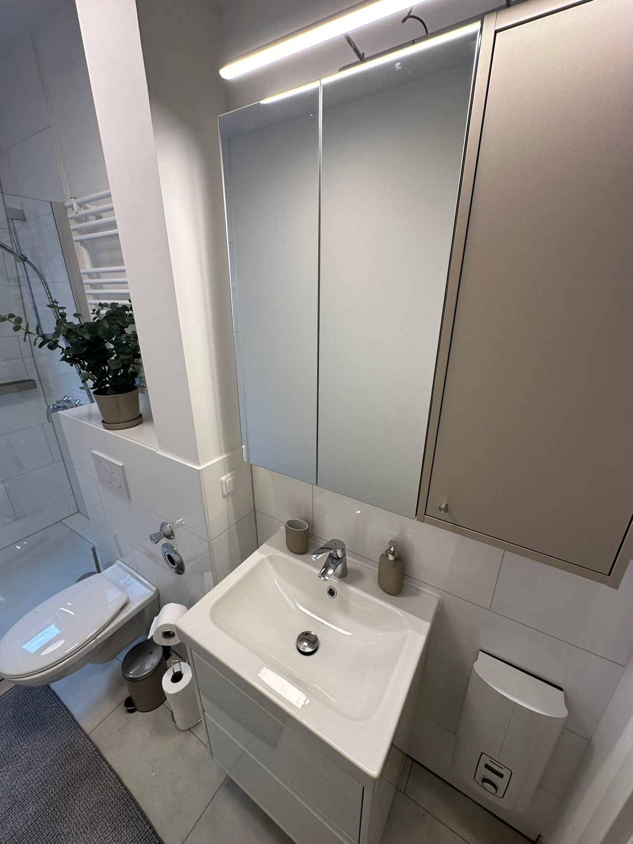  Single Room  -  *SCHWEIZER PLATZ* Luxuriously furnished room in a fully equipped shared apartment  - Gallery -  6