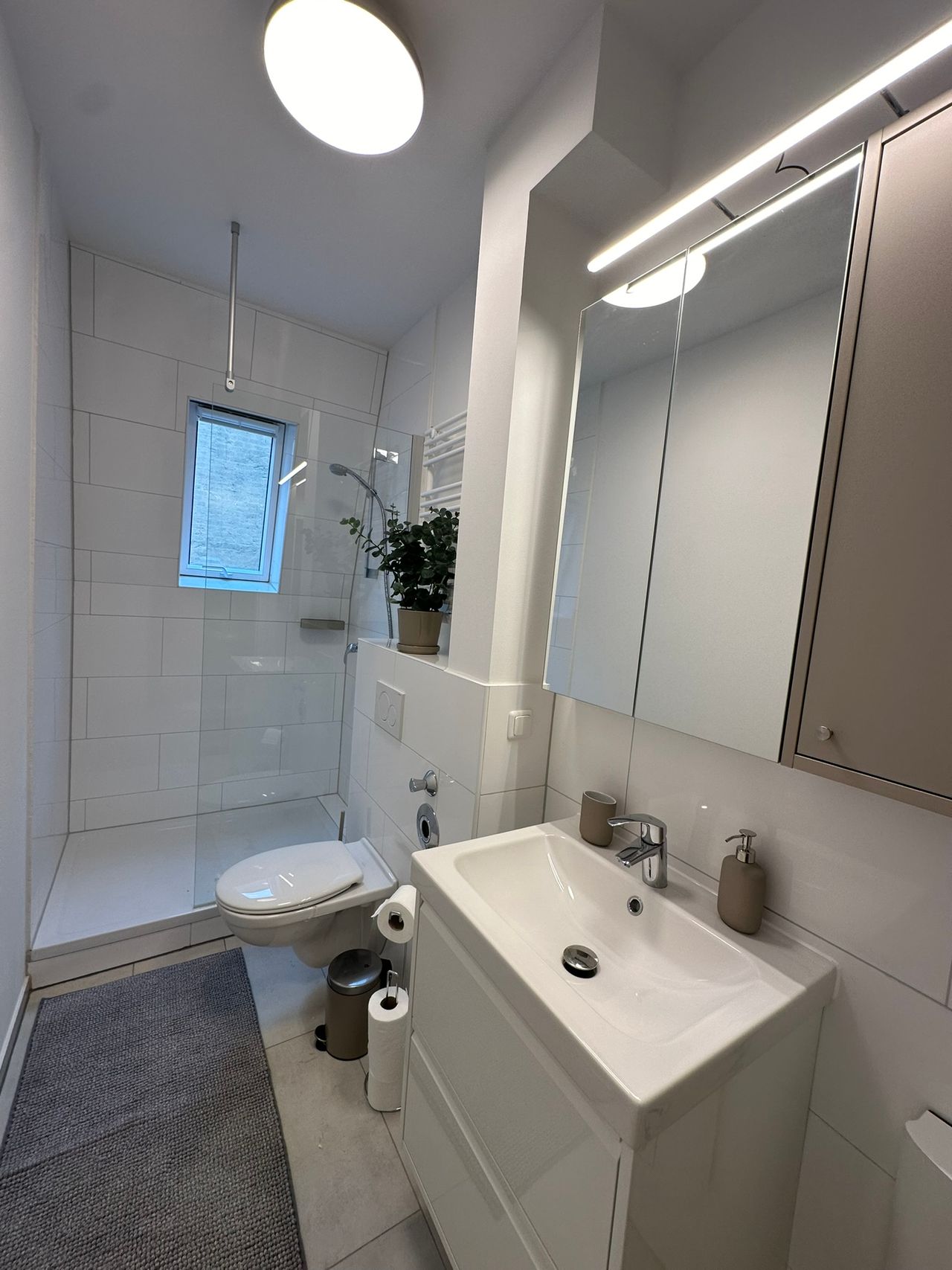  Single Room  -  *SCHWEIZER PLATZ* Luxuriously furnished room in a fully equipped shared apartment  - Gallery -  7