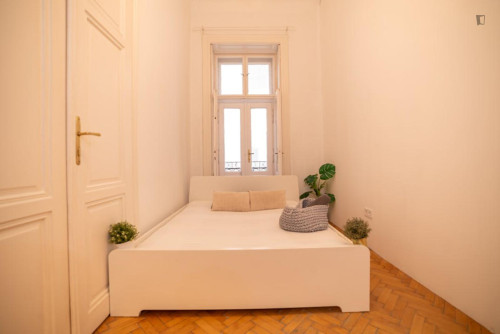 Cozy double bedroom close to Liberty Square