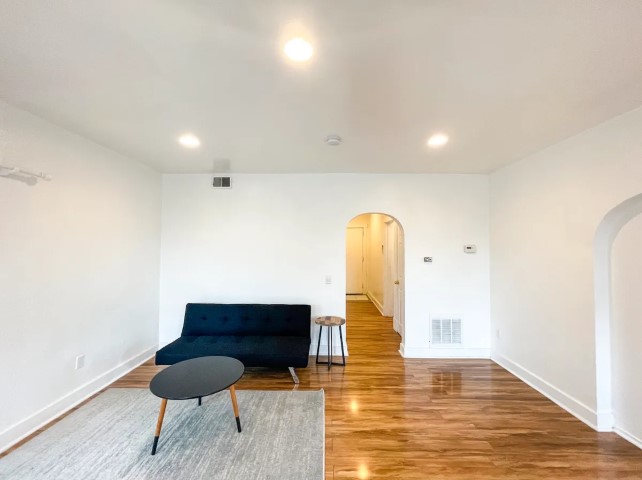 2 Beds 1 Bath - 5846-5850 Alderson St - Gallery - 18
