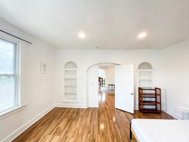 2 Beds 1 Bath - 5846-5850 Alderson St - Gallery - 4