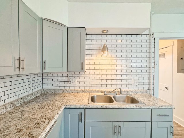 2 Beds 1 Bath - 5846-5850 Alderson St - Gallery - 27