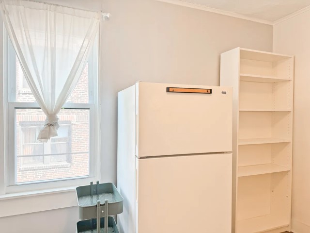 2 Beds 1 Bath - 5846-5850 Alderson St - Gallery - 9
