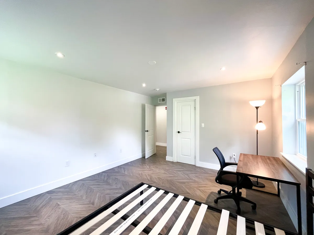 1 Bed 1 Bath  -  4027 Beechwood Blvd  - Gallery -  5