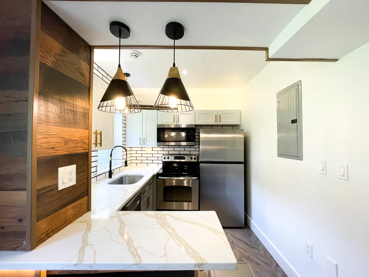  1 Bed 1 Bath  -  4027 Beechwood Blvd  - Gallery -  10
