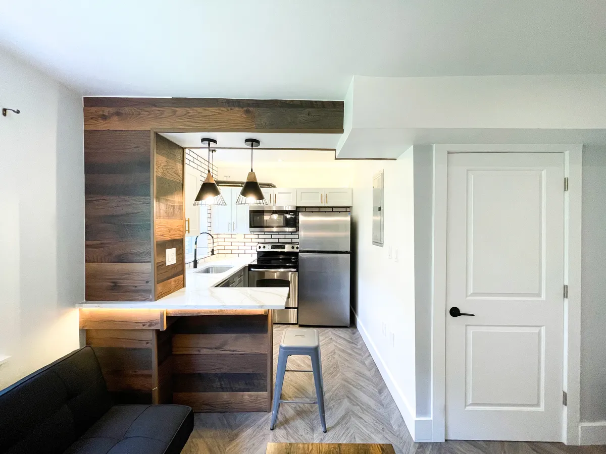  1 Bed 1 Bath  -  4027 Beechwood Blvd  - Gallery -  13