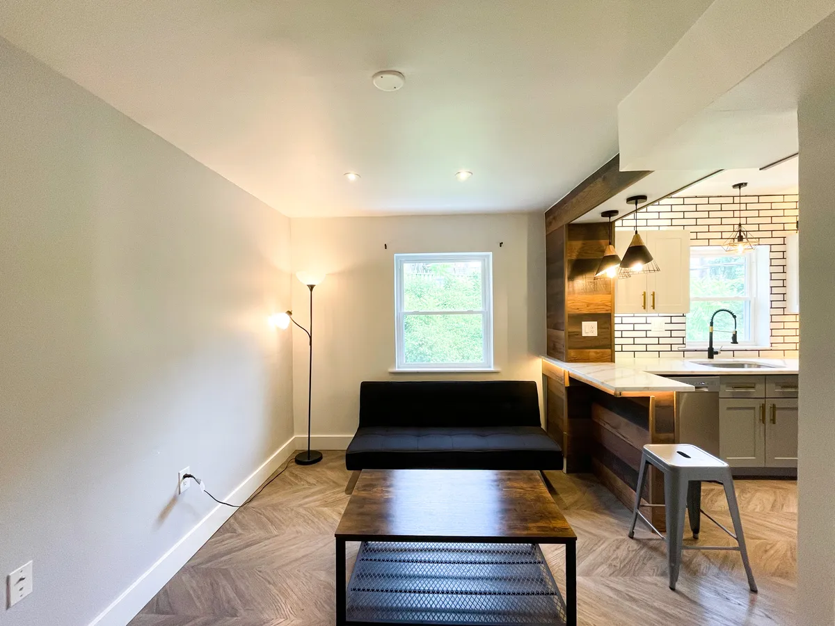  1 Bed 1 Bath  -  4027 Beechwood Blvd  - Gallery -  1