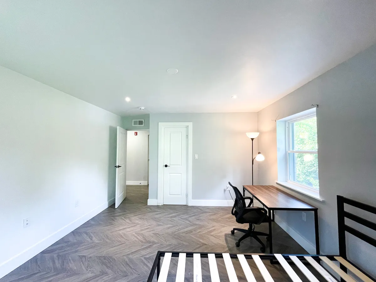 1 Bed 1 Bath  -  4027 Beechwood Blvd  - Gallery -  6