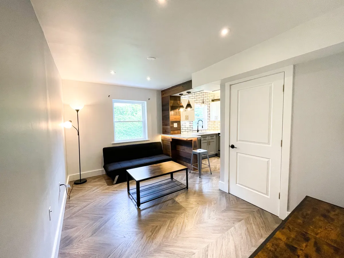  1 Bed 1 Bath  -  4027 Beechwood Blvd  - Gallery -  14