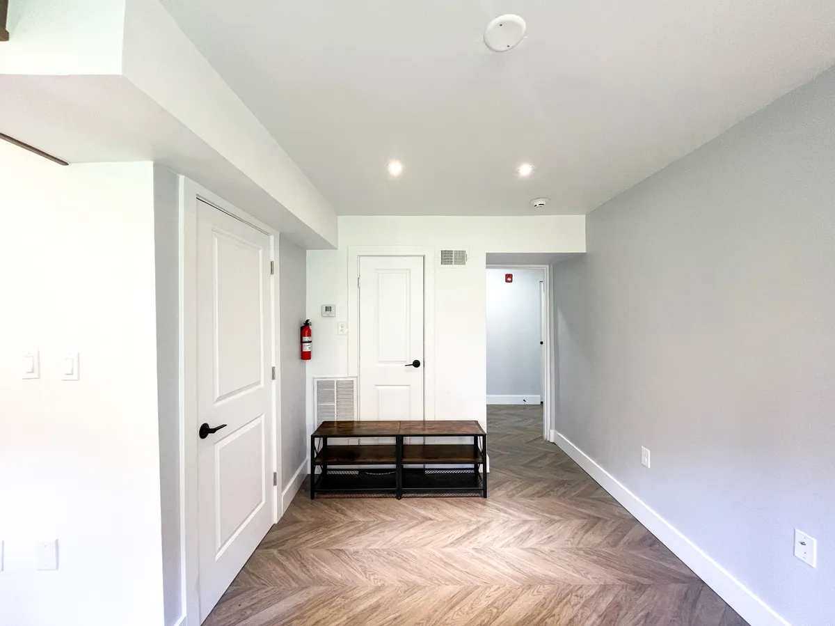 1 Bed 1 Bath  -  4027 Beechwood Blvd  - Gallery -  11