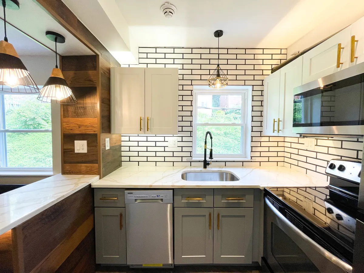  1 Bed 1 Bath  -  4027 Beechwood Blvd  - Gallery -  8