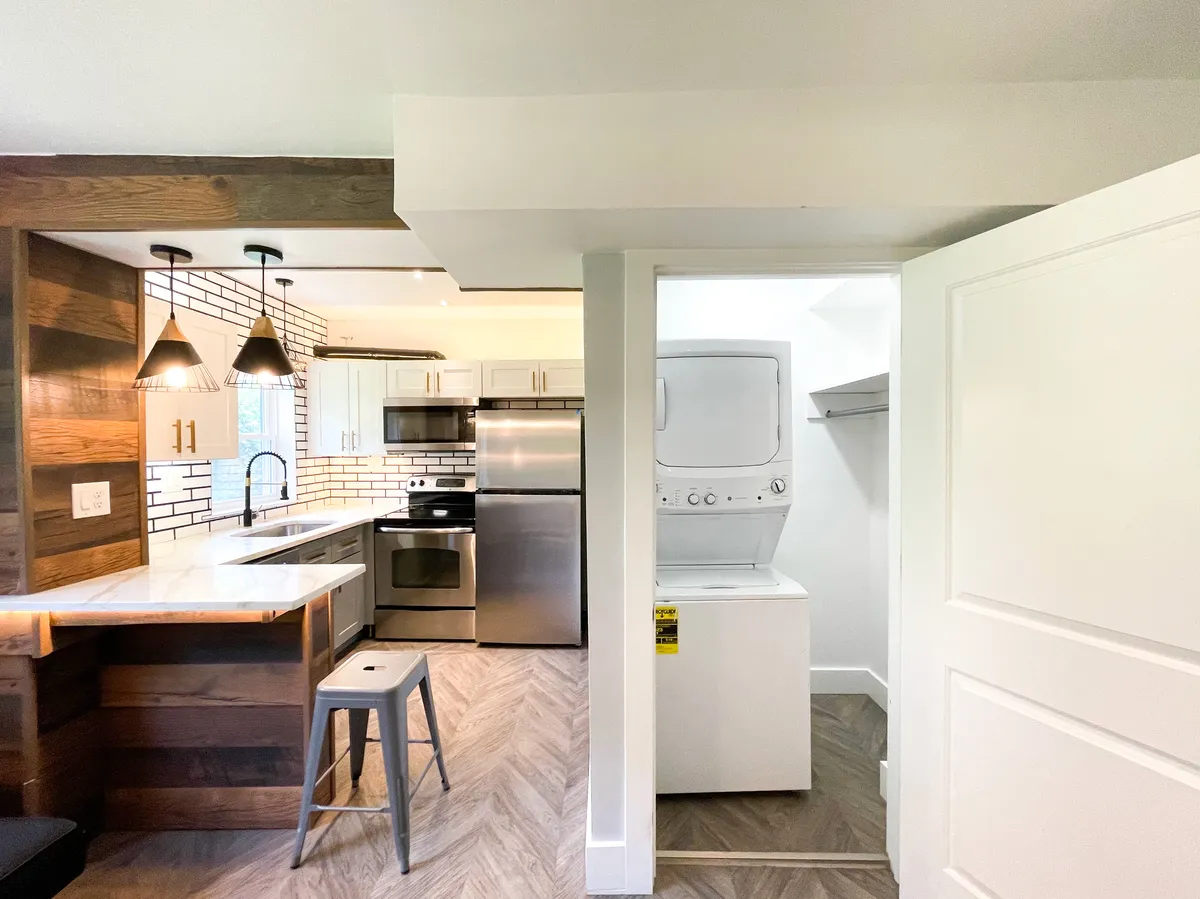  1 Bed 1 Bath  -  4027 Beechwood Blvd  - Gallery -  12