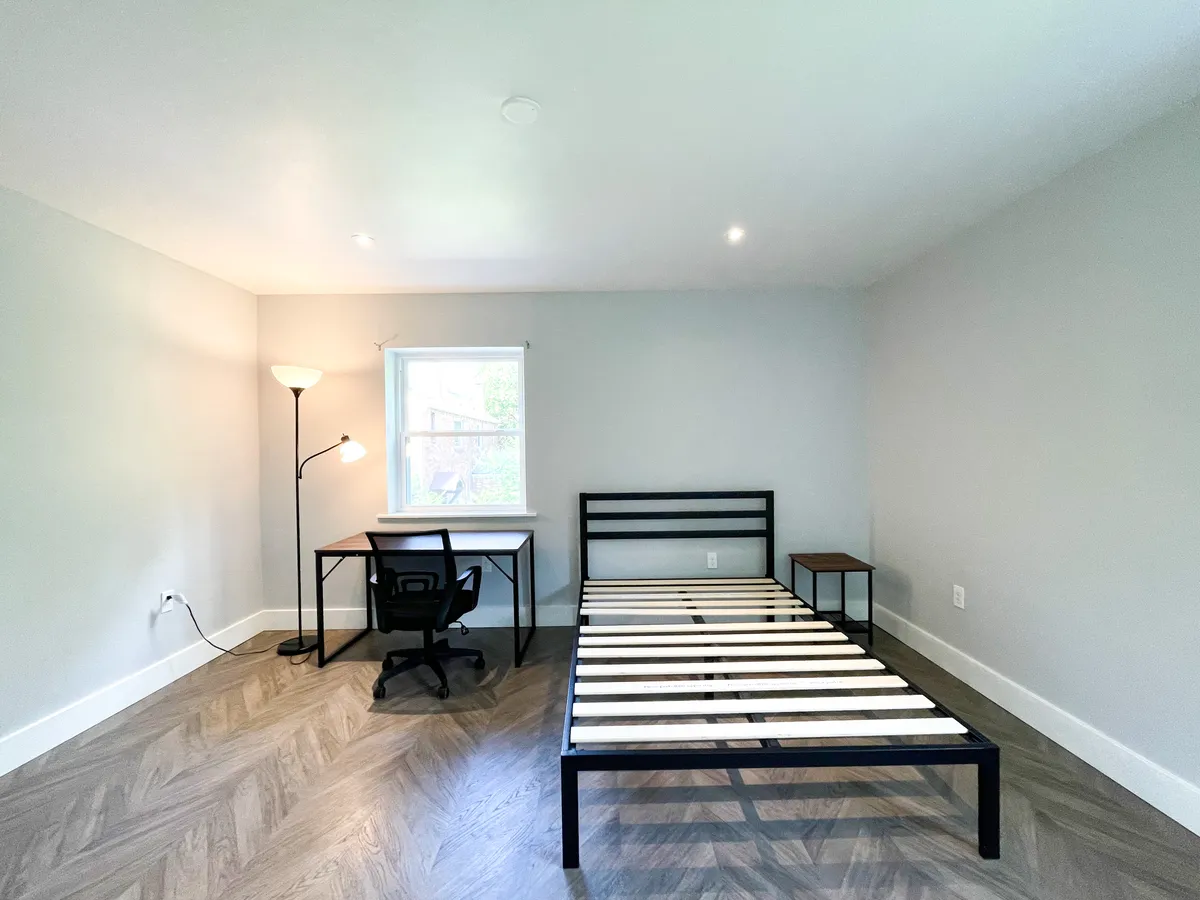  1 Bed 1 Bath  -  4027 Beechwood Blvd  - Gallery -  7