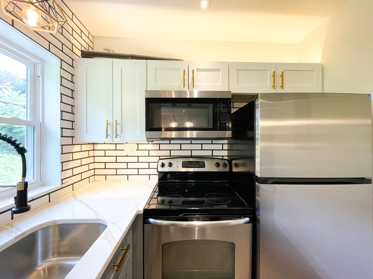  1 Bed 1 Bath  -  4027 Beechwood Blvd  - Gallery -  9