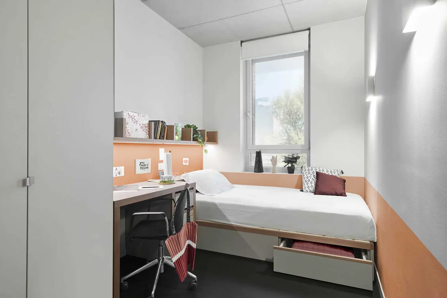 Single Premium Room In Apartment For 2 With Balcony - 2
