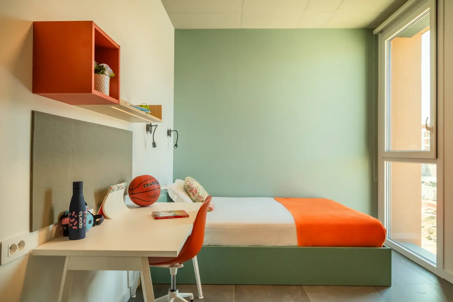 Single Premium Room In Apartment For 3 - 1