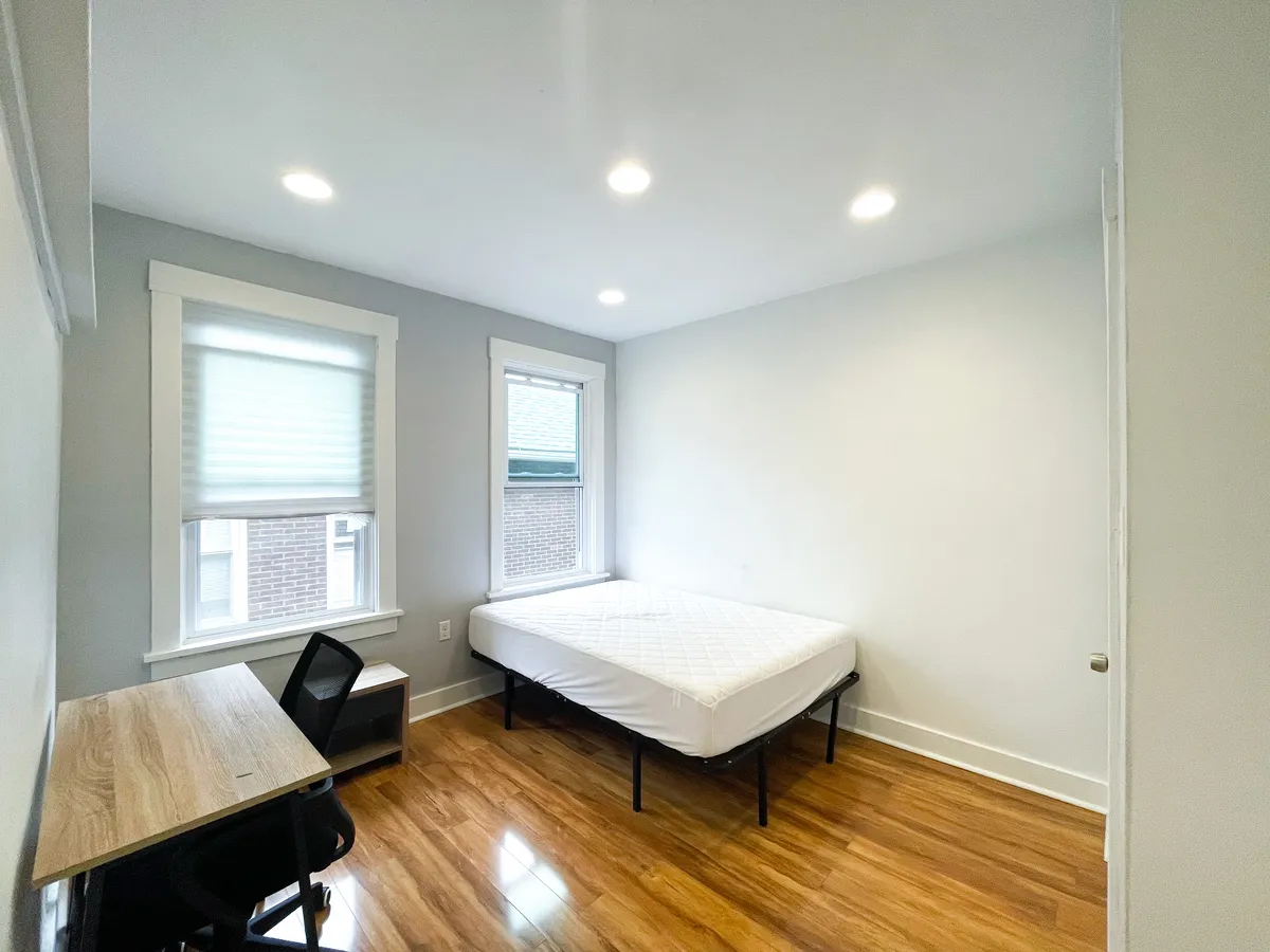  3 Beds 1 Bath  -  2353-2355 Tilbury Ave  - Gallery -  12